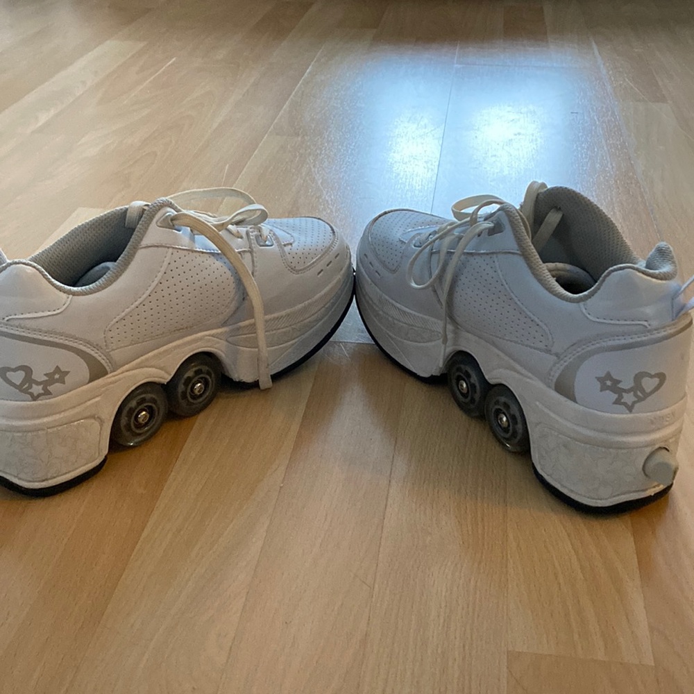 Roller shoes